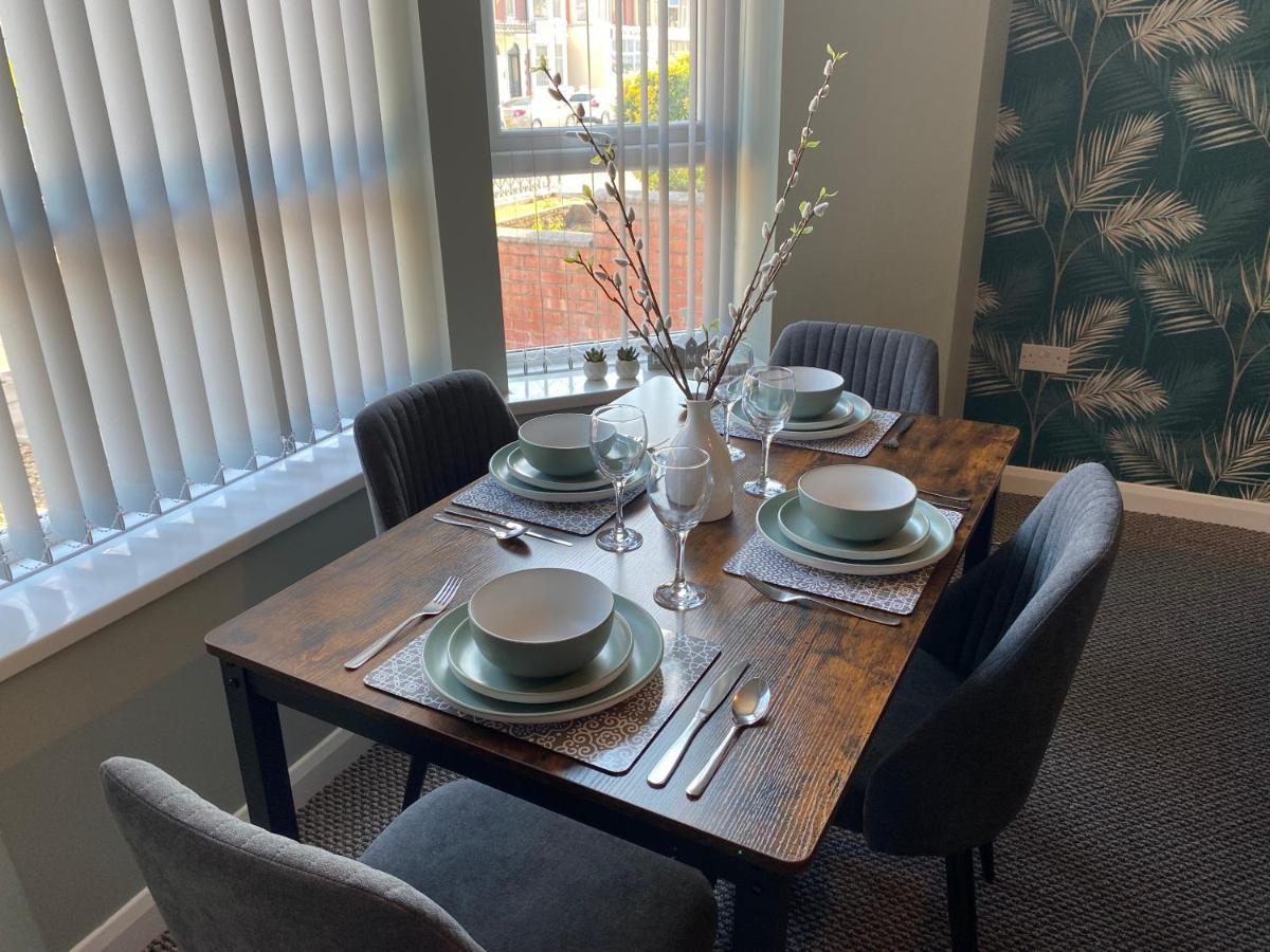 Blackpool Sleepover Apartment 1 Free Parking Sleeps 6 Экстерьер фото